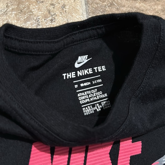 *$3 with bundle* Nike Shirt - Picture 3 of 3